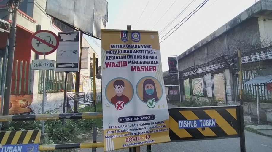 RAZIA MASKER DI PASAR JATIROGO DAN PEMBERLAKUAN SISTEM SATU ARAH DI JALAN RONGGOLAWE